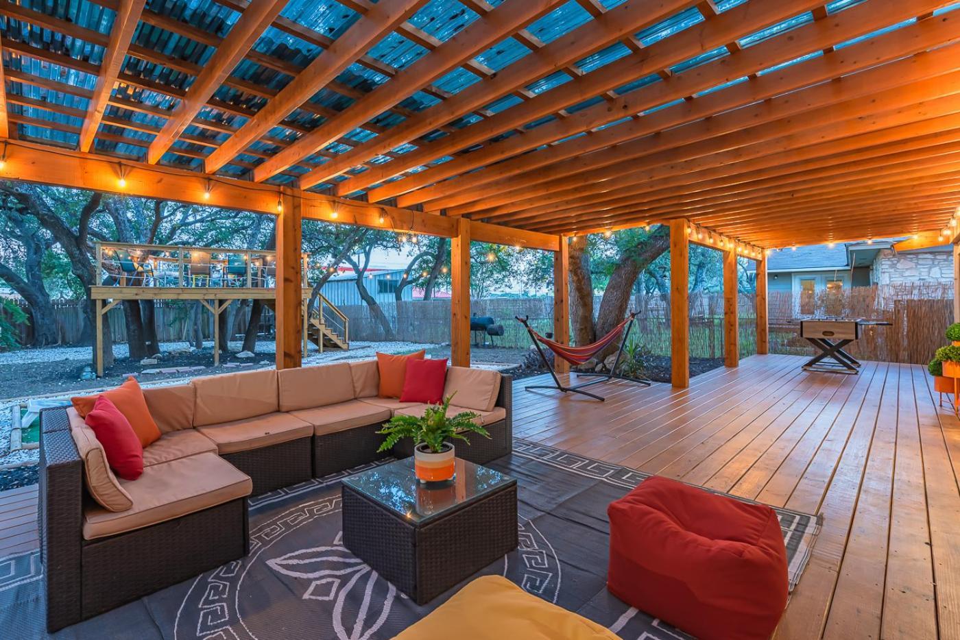 Luxurious Home With Hot Tub & Tree Deck By 6Flags ซานอันโตนิโอ ภายนอก รูปภาพ