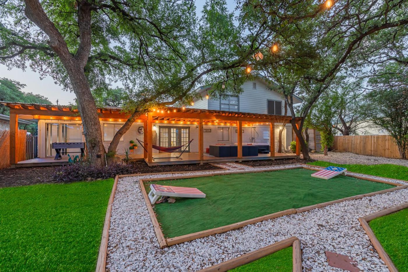 Luxurious Home With Hot Tub & Tree Deck By 6Flags ซานอันโตนิโอ ภายนอก รูปภาพ