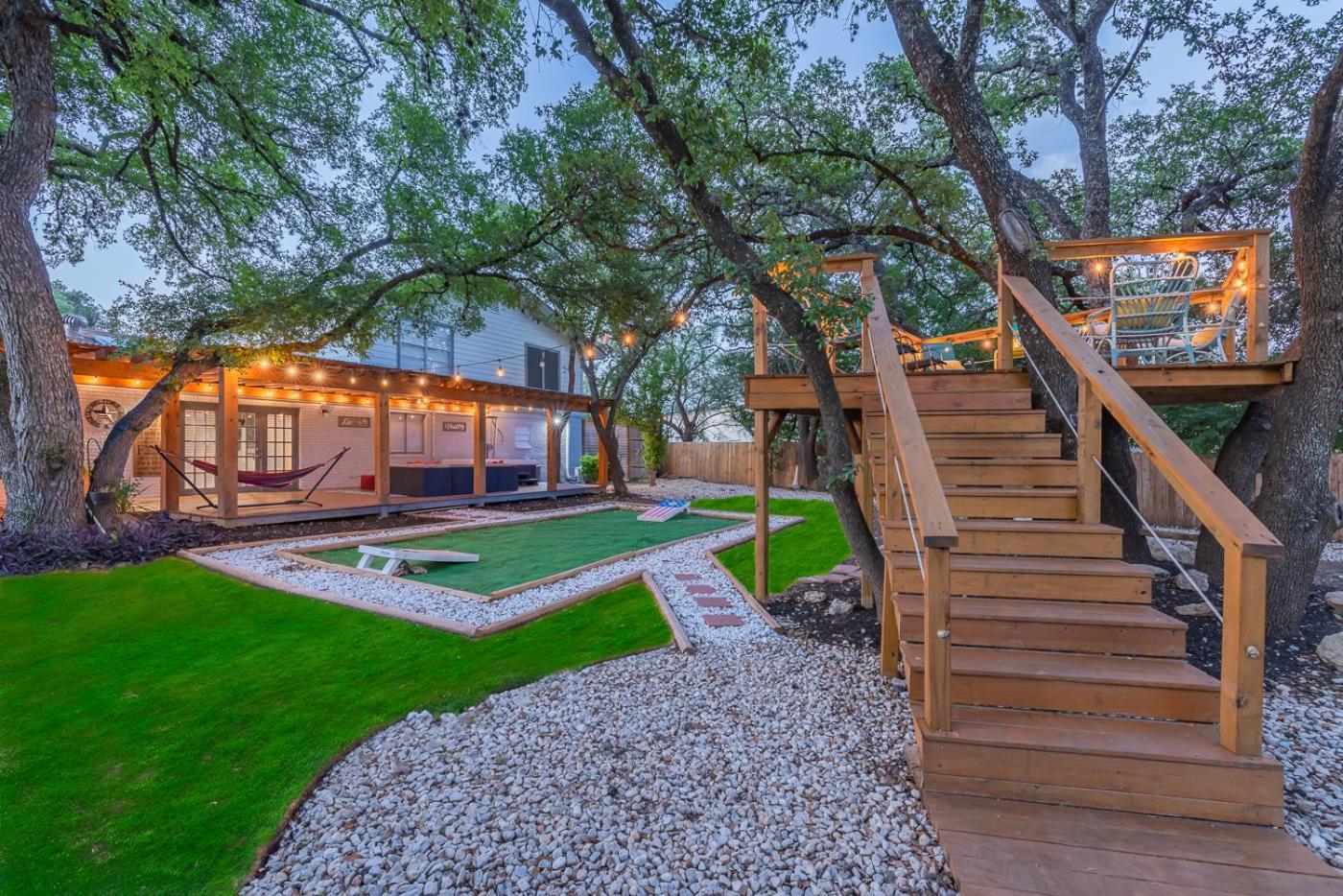 Luxurious Home With Hot Tub & Tree Deck By 6Flags ซานอันโตนิโอ ภายนอก รูปภาพ