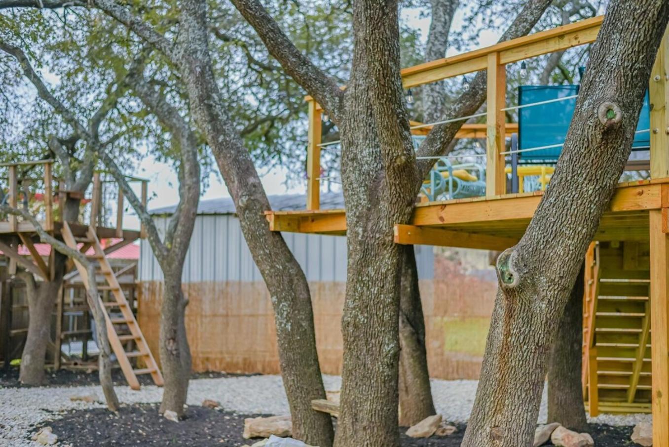Luxurious Home With Hot Tub & Tree Deck By 6Flags ซานอันโตนิโอ ภายนอก รูปภาพ