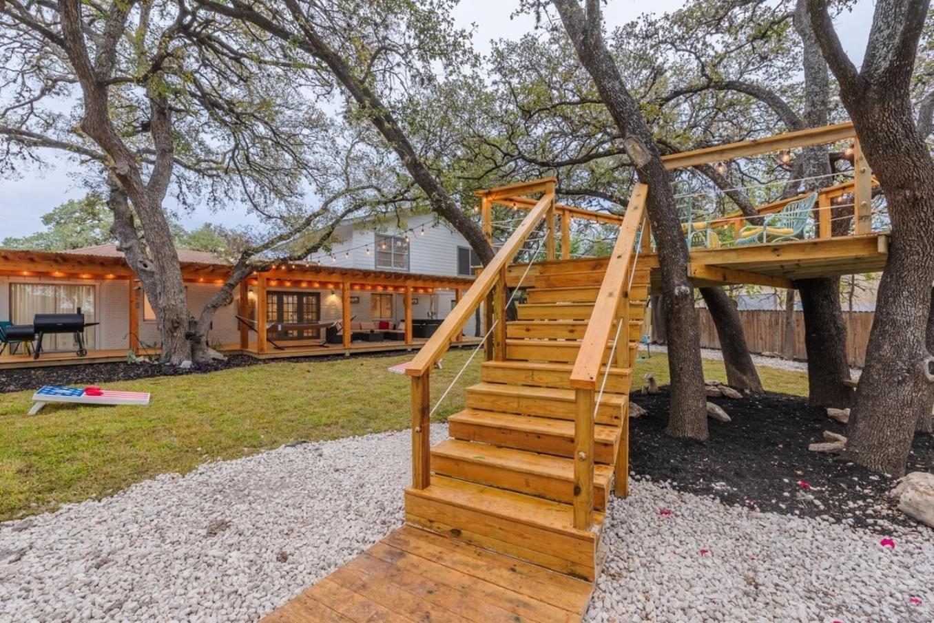 Luxurious Home With Hot Tub & Tree Deck By 6Flags ซานอันโตนิโอ ภายนอก รูปภาพ